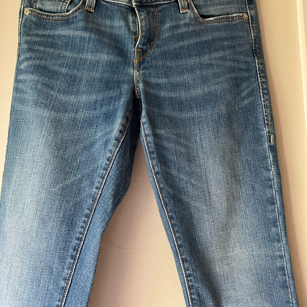Levi’s original jeans in excellent condition. MidRaise 552 style.